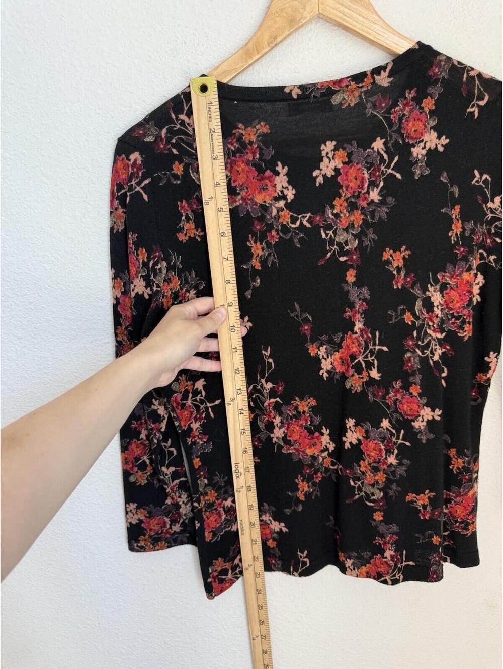 Garnet Hill 100% Merino Wool Floral Cardigan Sweater Women’s Small Black Spring - Picture 6 of 6